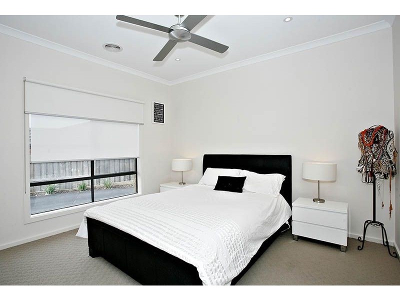 1/11 Dominic Mews, Somerville VIC 3912