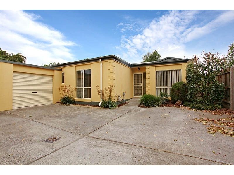 2/14 Leonard Drive, Somerville VIC 3912