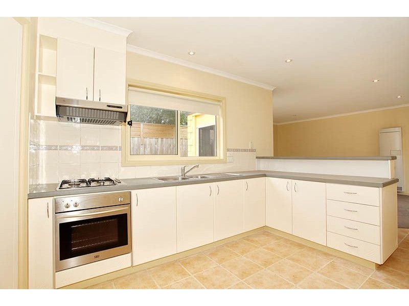 2/14 Leonard Drive, Somerville VIC 3912