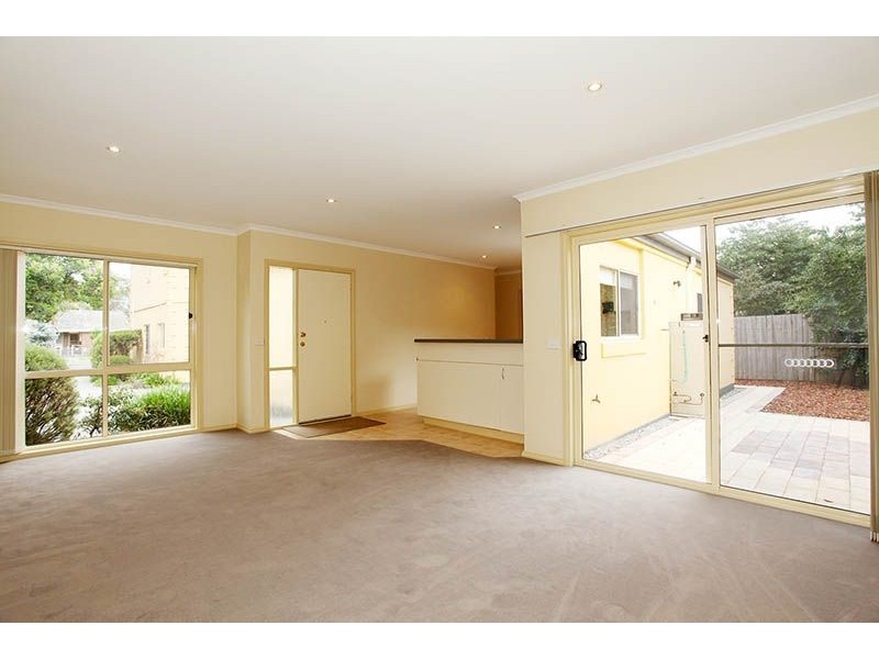 2/14 Leonard Drive, Somerville VIC 3912