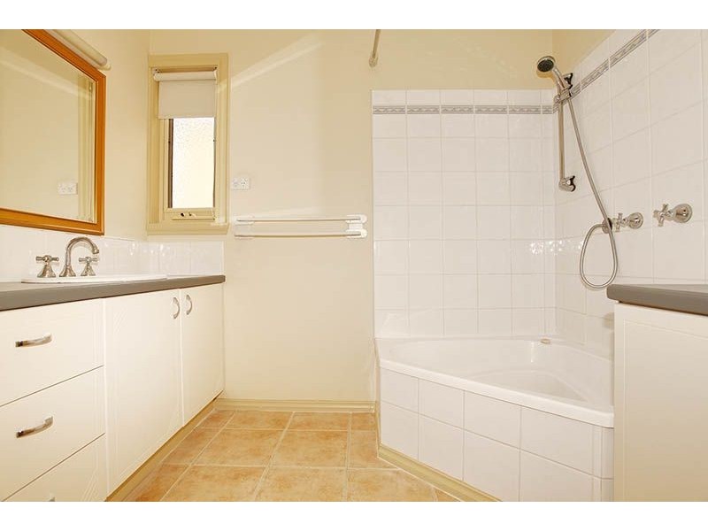 2/14 Leonard Drive, Somerville VIC 3912