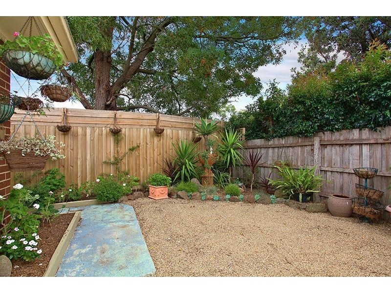 2/32 Clarendon Drive, Somerville VIC 3912