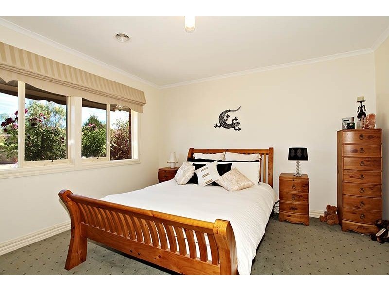 19 Angelina Way, Somerville VIC 3912