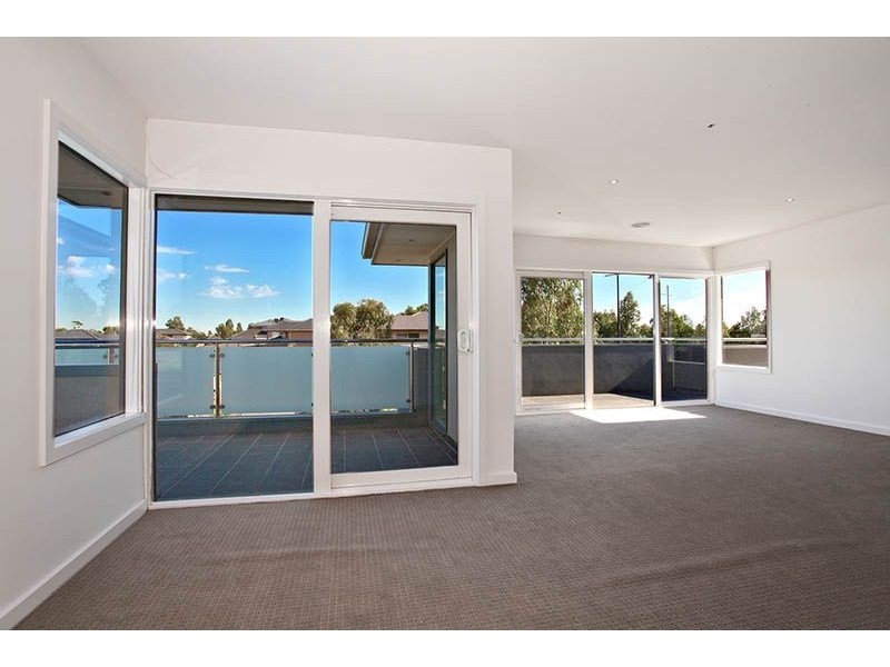 3 Waterhouse Way, Cranbourne South VIC 3977