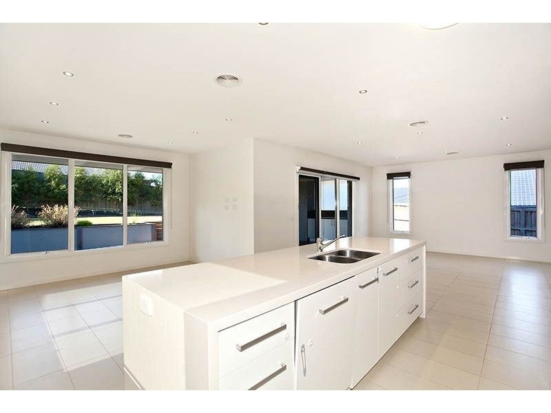 3 Waterhouse Way, Cranbourne South VIC 3977