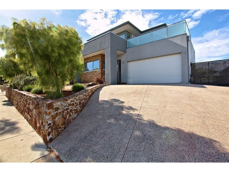 3 Waterhouse Way, Cranbourne South VIC 3977