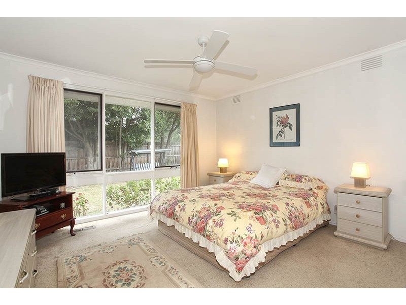 4 Deanswood Drive, Somerville VIC 3912