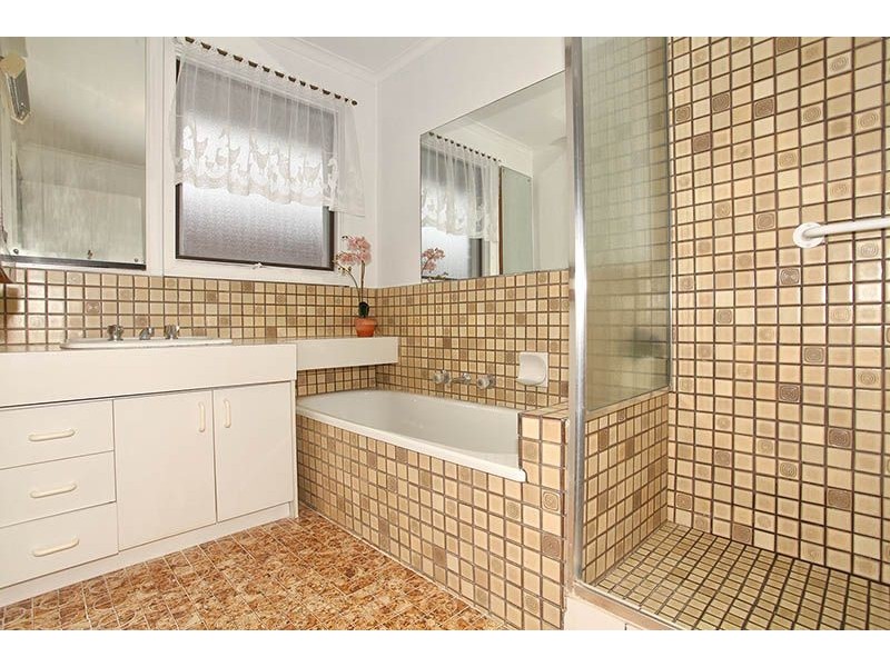 4 Deanswood Drive, Somerville VIC 3912