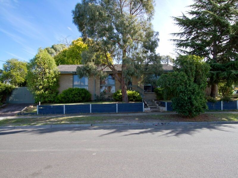 1 Sandra Court, Somerville VIC 3912