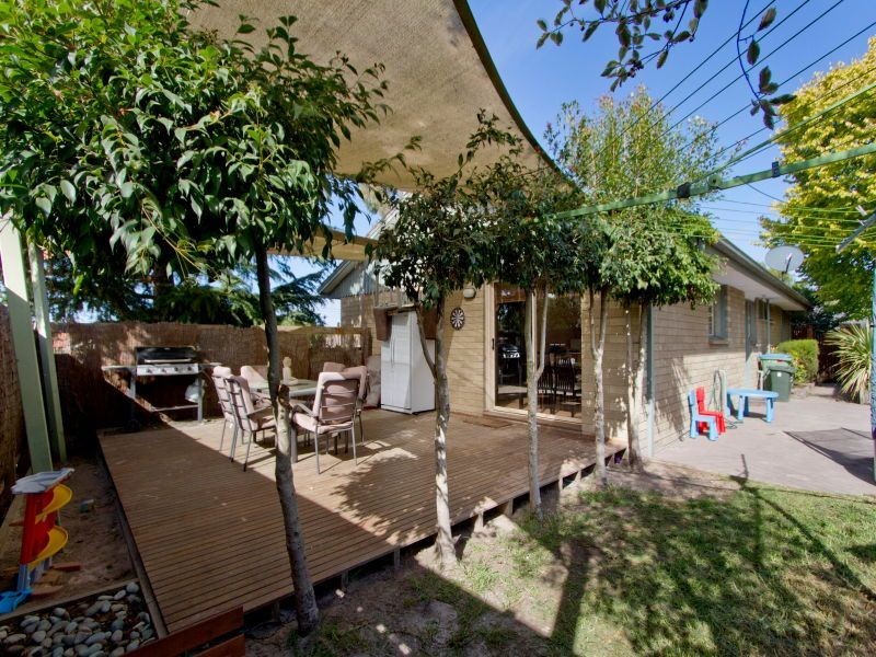 1 Sandra Court, Somerville VIC 3912