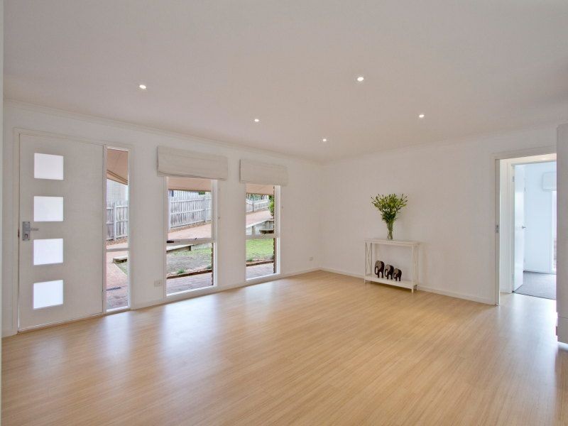 16 Robert Street, Somerville VIC 3912