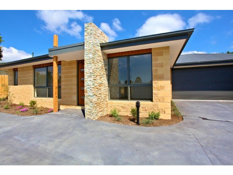 2/76 Eramosa Rd East, Somerville VIC 3912