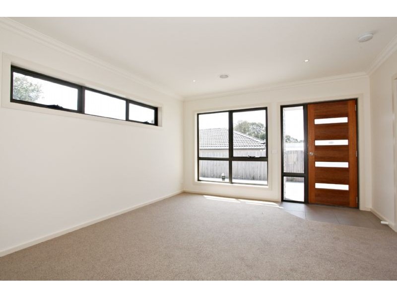 2/76 Eramosa Rd East, Somerville VIC 3912