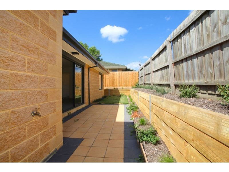 2/76 Eramosa Rd East, Somerville VIC 3912