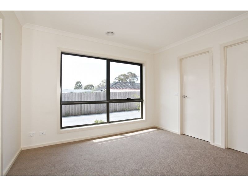 2/76 Eramosa Rd East, Somerville VIC 3912