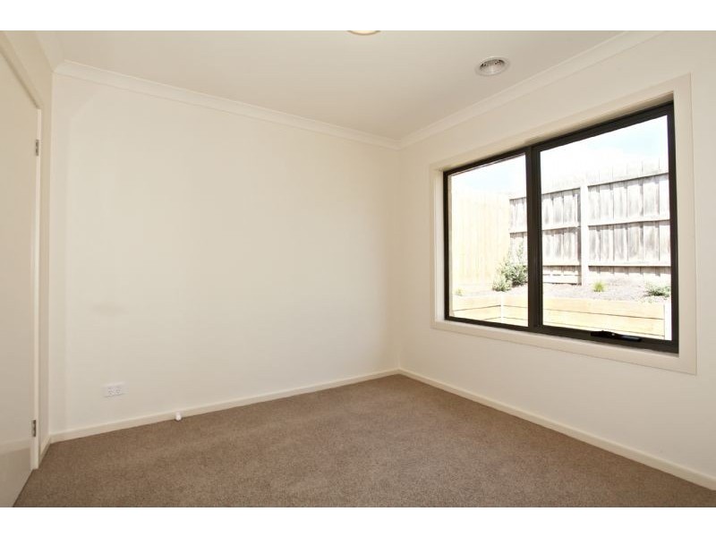 2/76 Eramosa Rd East, Somerville VIC 3912