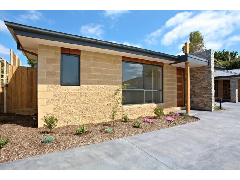 2/76 Eramosa Rd East, Somerville VIC 3912