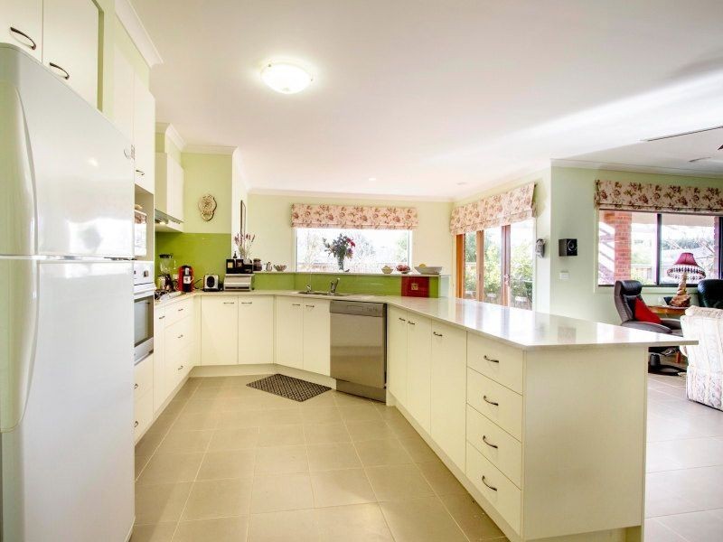 16 Gomms Road, Somerville VIC 3912