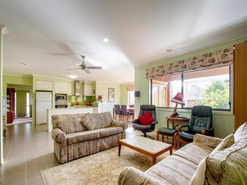 16 Gomms Road, Somerville VIC 3912