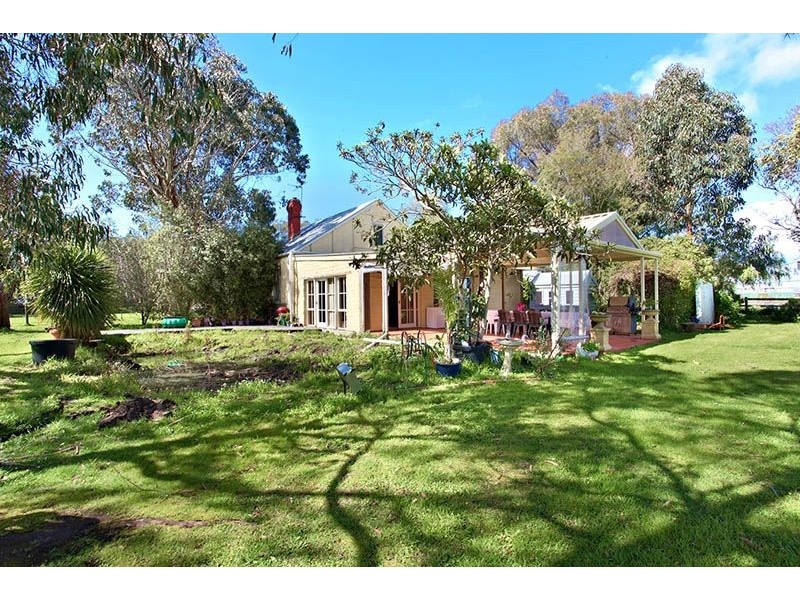 16 Peacock Road, Tyabb VIC 3913