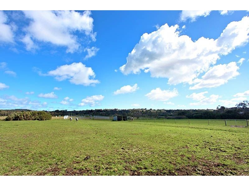 16 Peacock Road, Tyabb VIC 3913