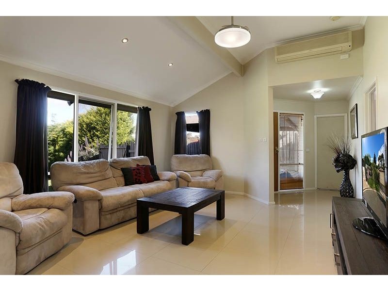 4 The Outlook, Somerville VIC 3912