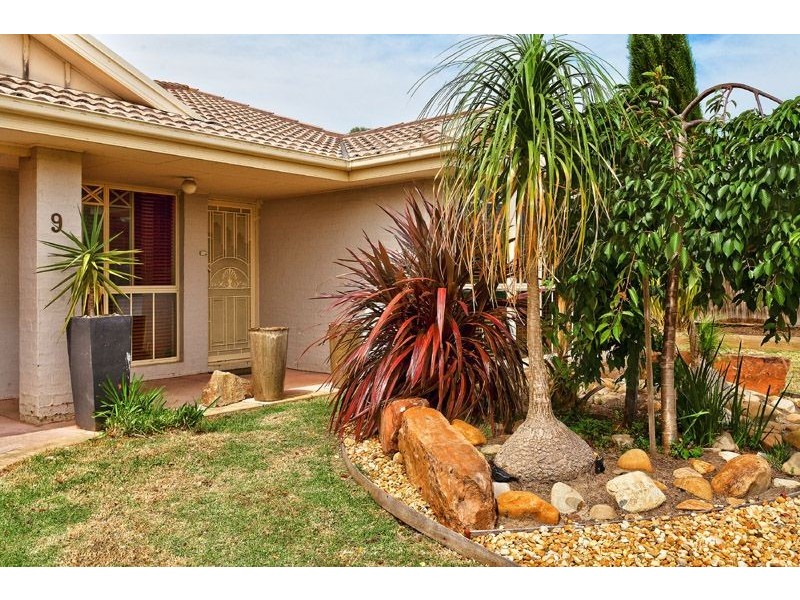 9 One Chain Road, Somerville VIC 3912