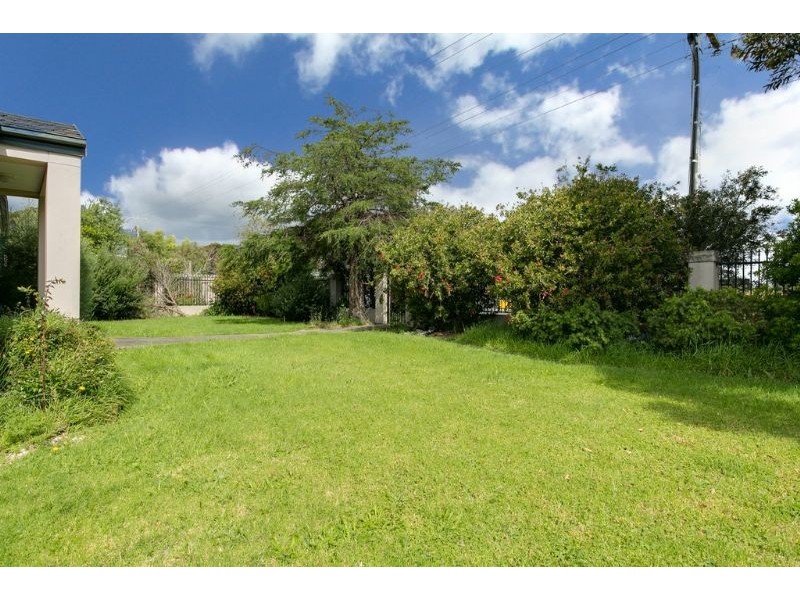 1/28 Eramosa Road West, Somerville VIC 3912