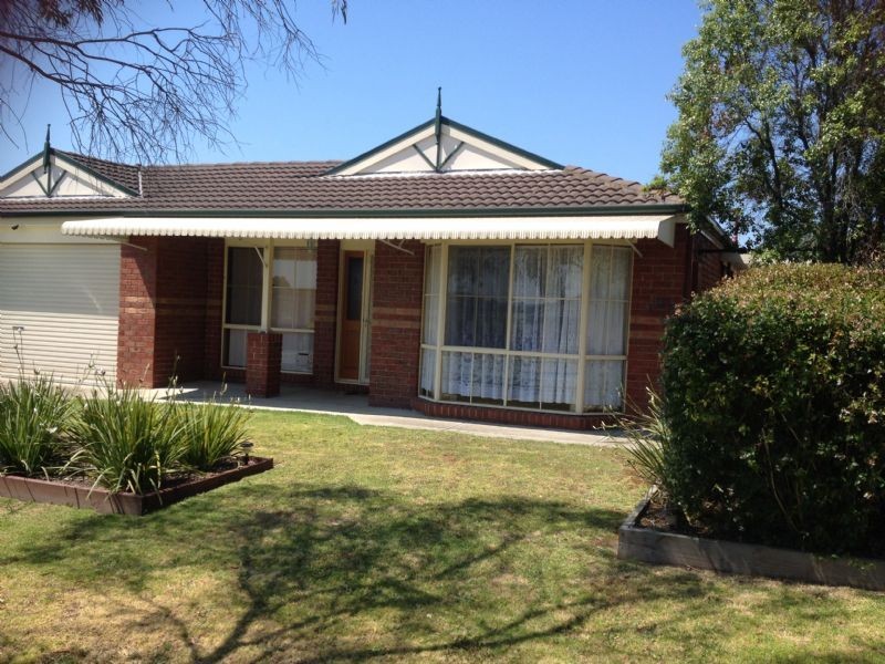 11 One Chain Rd, Somerville VIC 3912