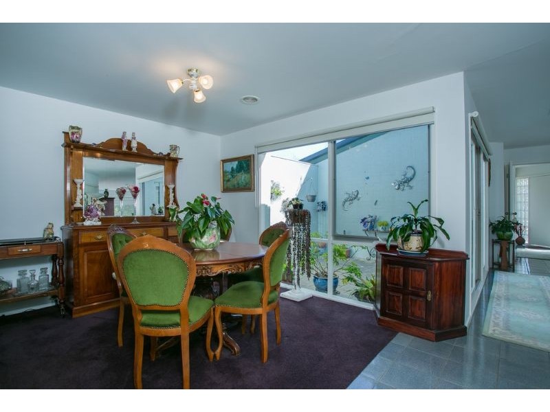 8 Elaine Court, Somerville VIC 3912