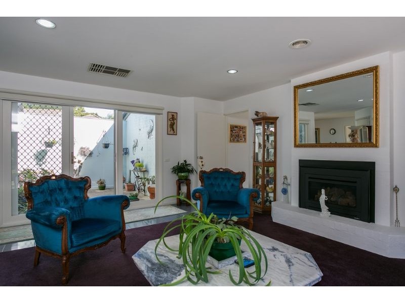 8 Elaine Court, Somerville VIC 3912