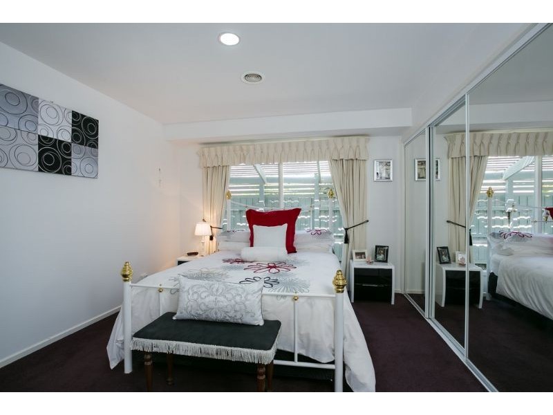 8 Elaine Court, Somerville VIC 3912