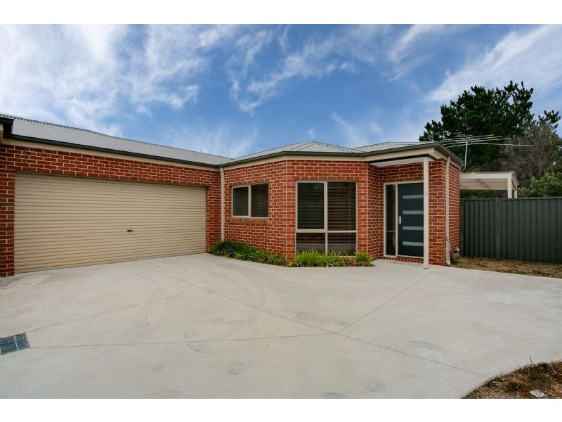 2/1 Forest Drive, Somerville VIC 3912