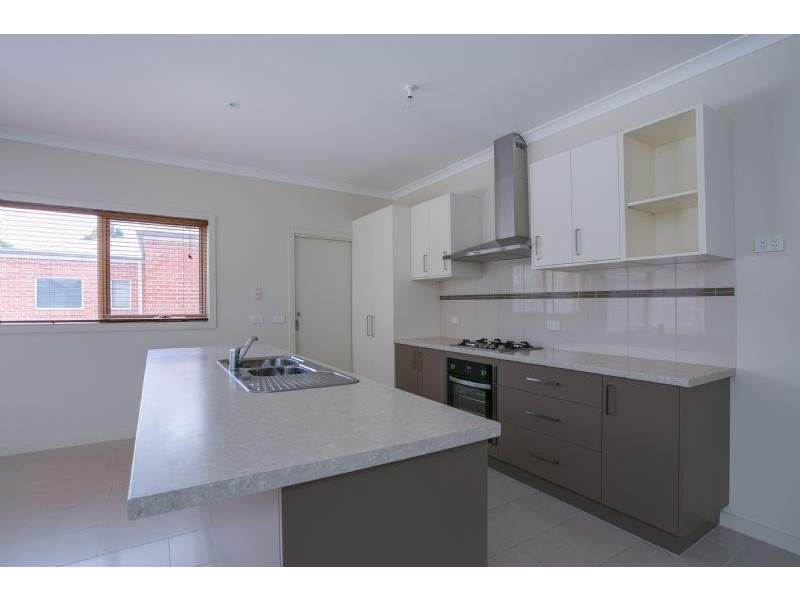2/1 Forest Drive, Somerville VIC 3912
