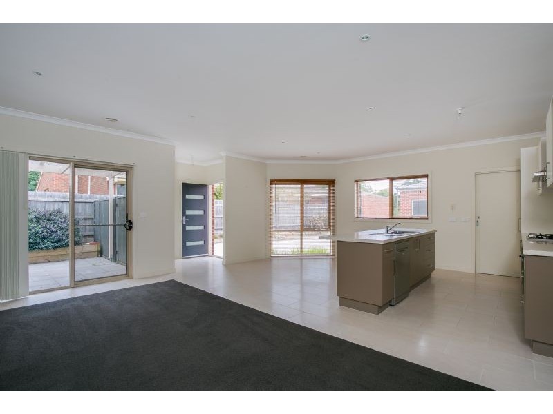 2/1 Forest Drive, Somerville VIC 3912