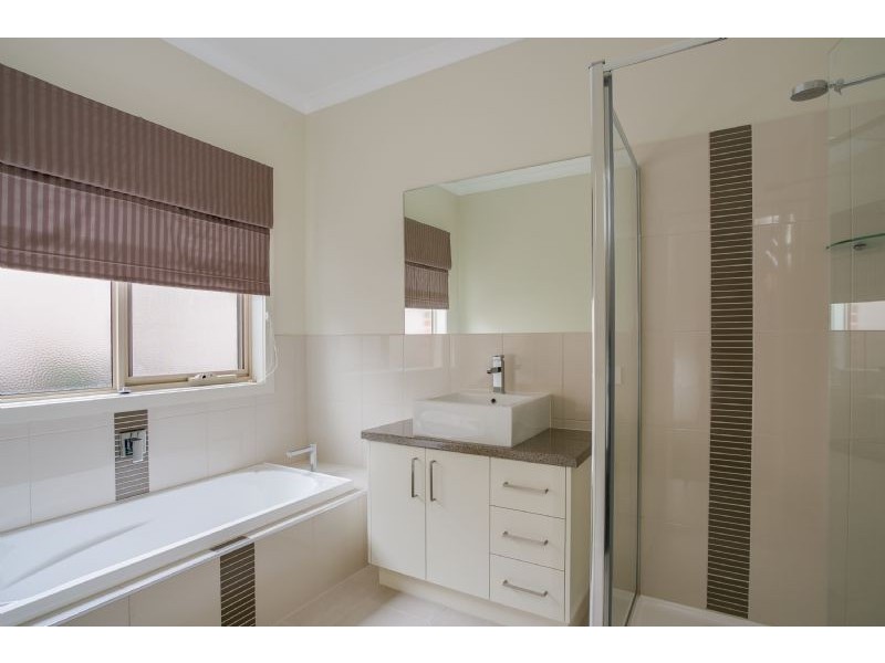 2/1 Forest Drive, Somerville VIC 3912