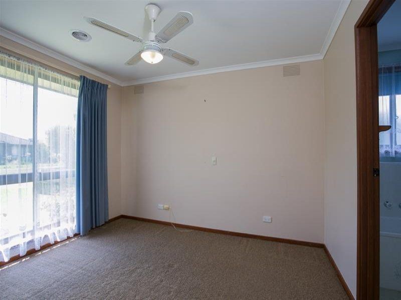 13 Deanswood Drive, Somerville VIC 3912