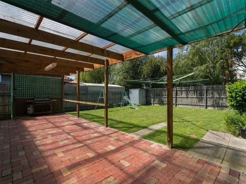 13 Deanswood Drive, Somerville VIC 3912