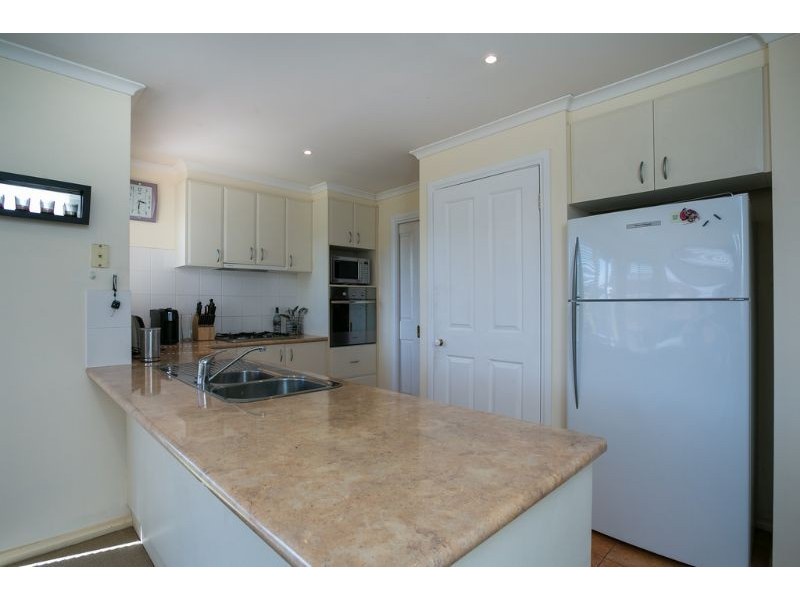 1/28 Eramosa Rd West, Somerville VIC 3912