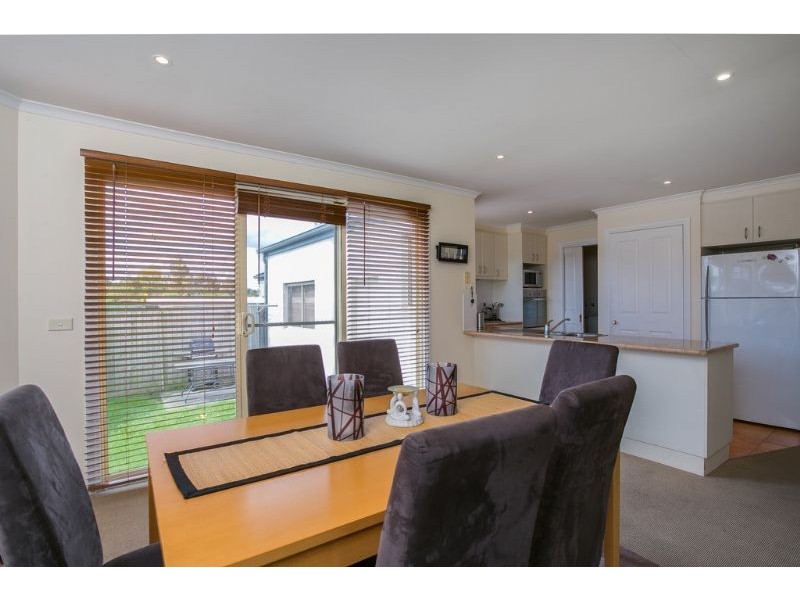 1/28 Eramosa Rd West, Somerville VIC 3912