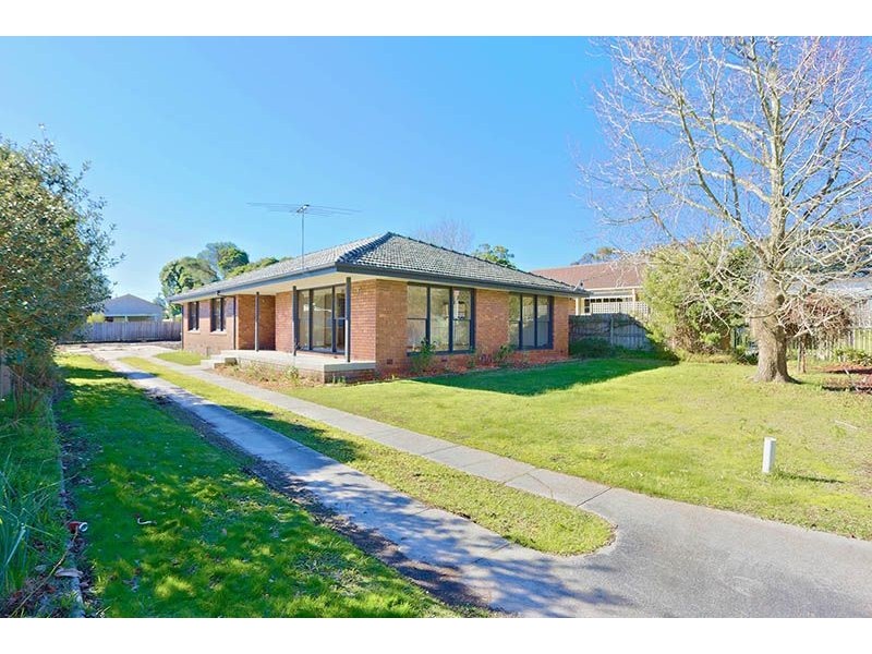 4 Sinclair Street, Somerville VIC 3912