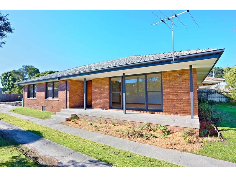 4 Sinclair Street, Somerville VIC 3912