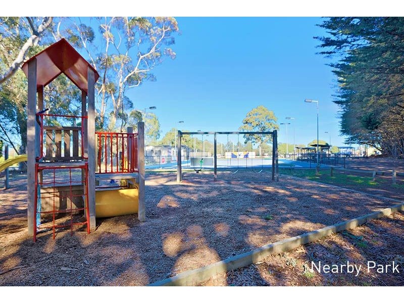 4 Sinclair Street, Somerville VIC 3912