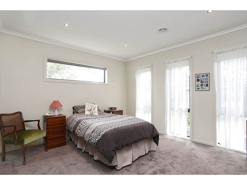 2/66-68 Eramosa Road East, Somerville VIC 3912