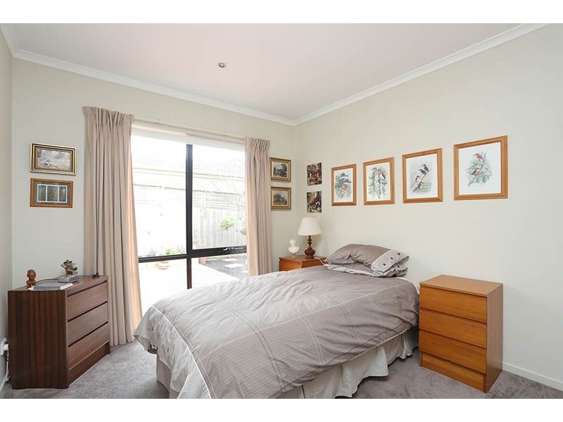 2/66-68 Eramosa Road East, Somerville VIC 3912