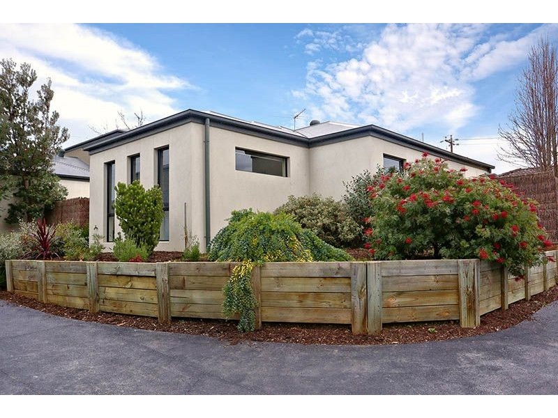 2/66-68 Eramosa Road East, Somerville VIC 3912