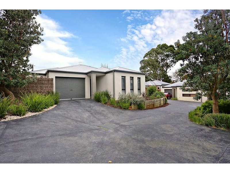 2/66-68 Eramosa Road East, Somerville VIC 3912