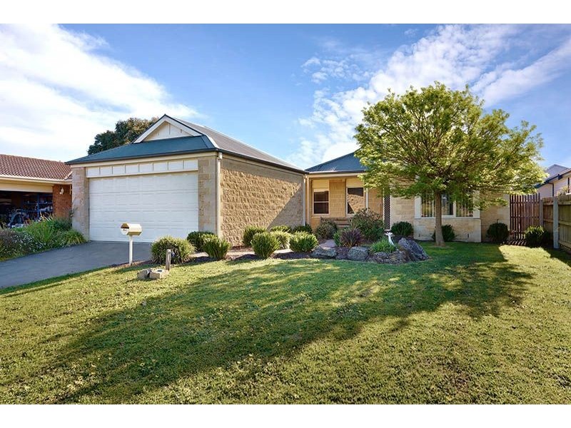 18 Michael Way, Somerville VIC 3912