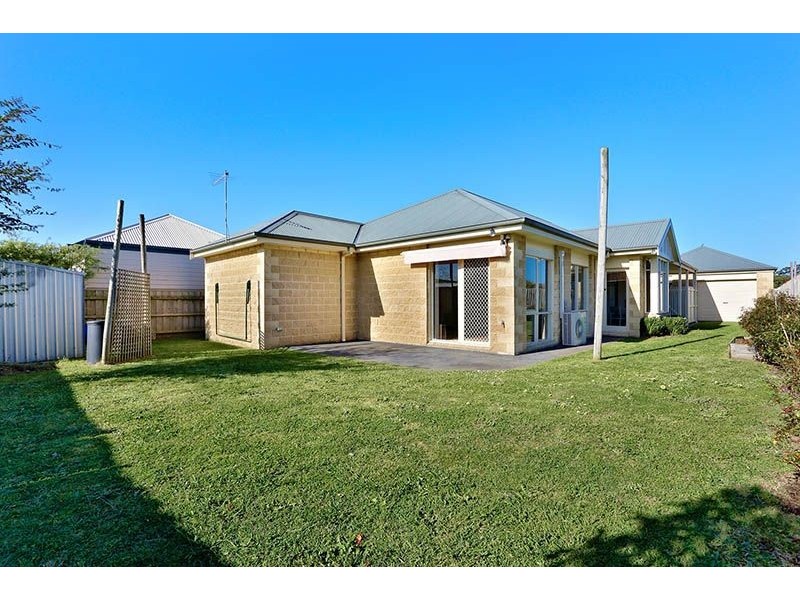 18 Michael Way, Somerville VIC 3912