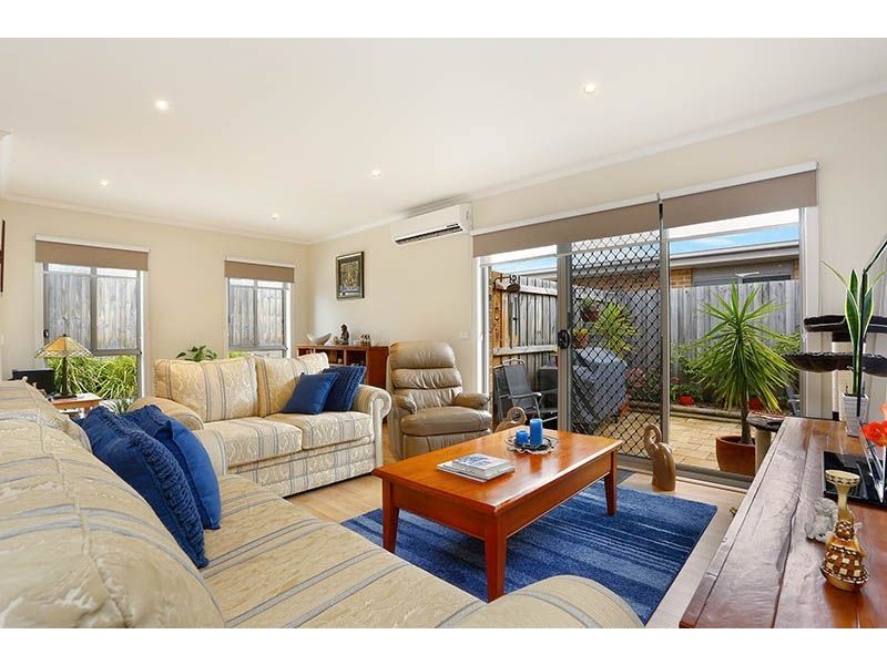 2/28 Orchard Grove, Tyabb VIC 3913